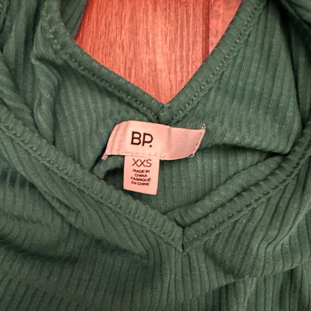 Crop Top - Picture 2 of 3
